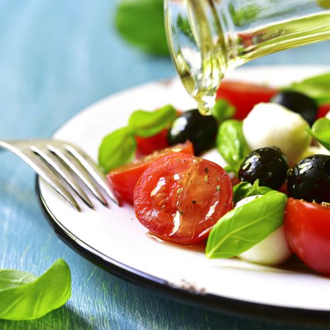 Ruokavalioita yhdistää runsas kasvisten, hedelmien, marjojen, kuidun, kaliumin, vitamiinien ja hivenaineiden saanti.