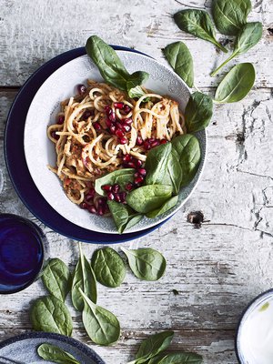 Kikhernepesto sopii mainiosti myös leivän päälle.