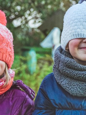 Pipoa en vaihda. Kun koulussa ja päiväkodissa on täikausi, laita sisällä pipo hihaan, kuuluu vanha vinkki. Se toimii yhä. Kuva: <span class="photographer">Getty Images</span>