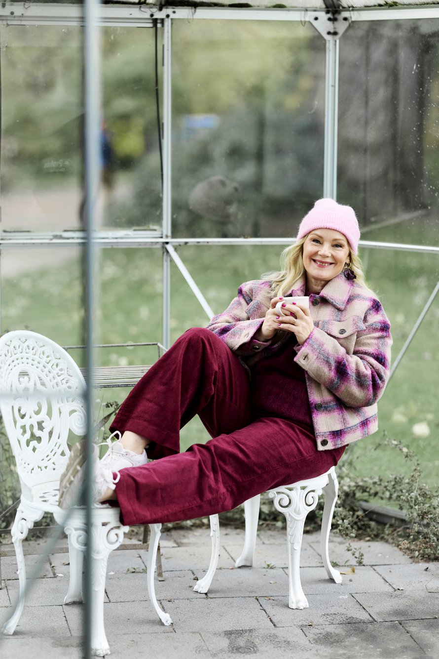 "Olen tottunut sanomaan kaikkeen kyllä, minä teen ja hoidan. 1970-luvun lapset ovat varmaan kaikki tällaisia", Sari Puumalainen pohtii.