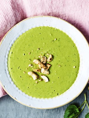 Raikas keitto on myös ilo silmälle.