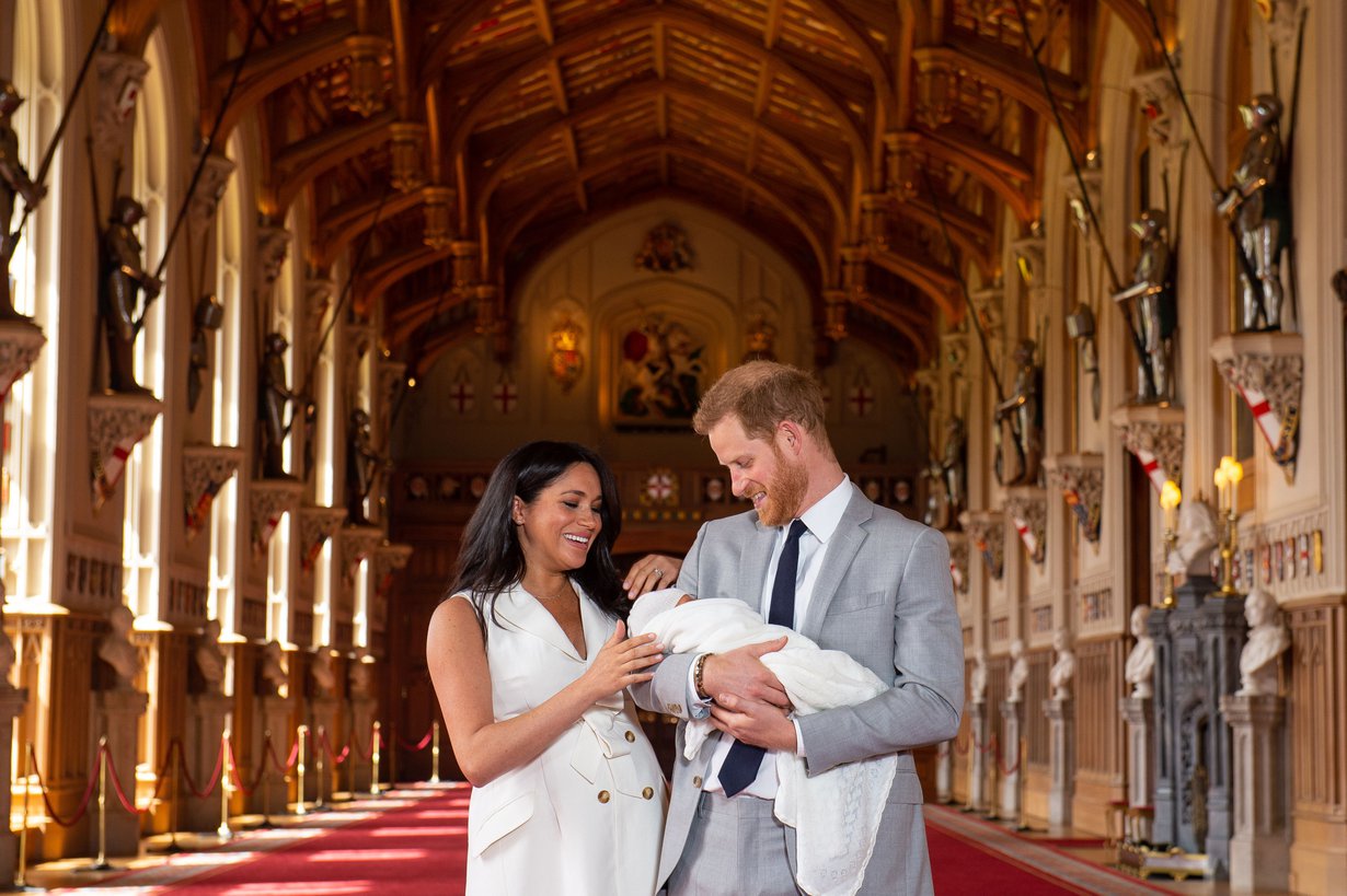 Oi, vauvaonnea! Meghanin ja Harryn esikoinen syntyi maanantaina.