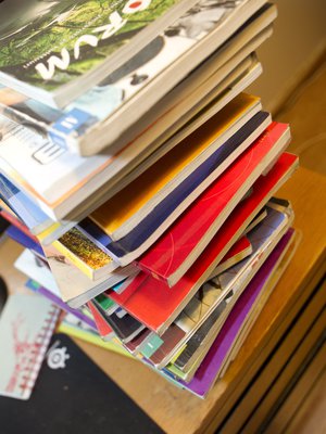 Lukio-opintoihin joutuu ostamaan paljon kirjoja. Myös sähköiset oppimateriaalit maksavat. Kuva: <span class="photographer">Antti Hämäläinen</span>