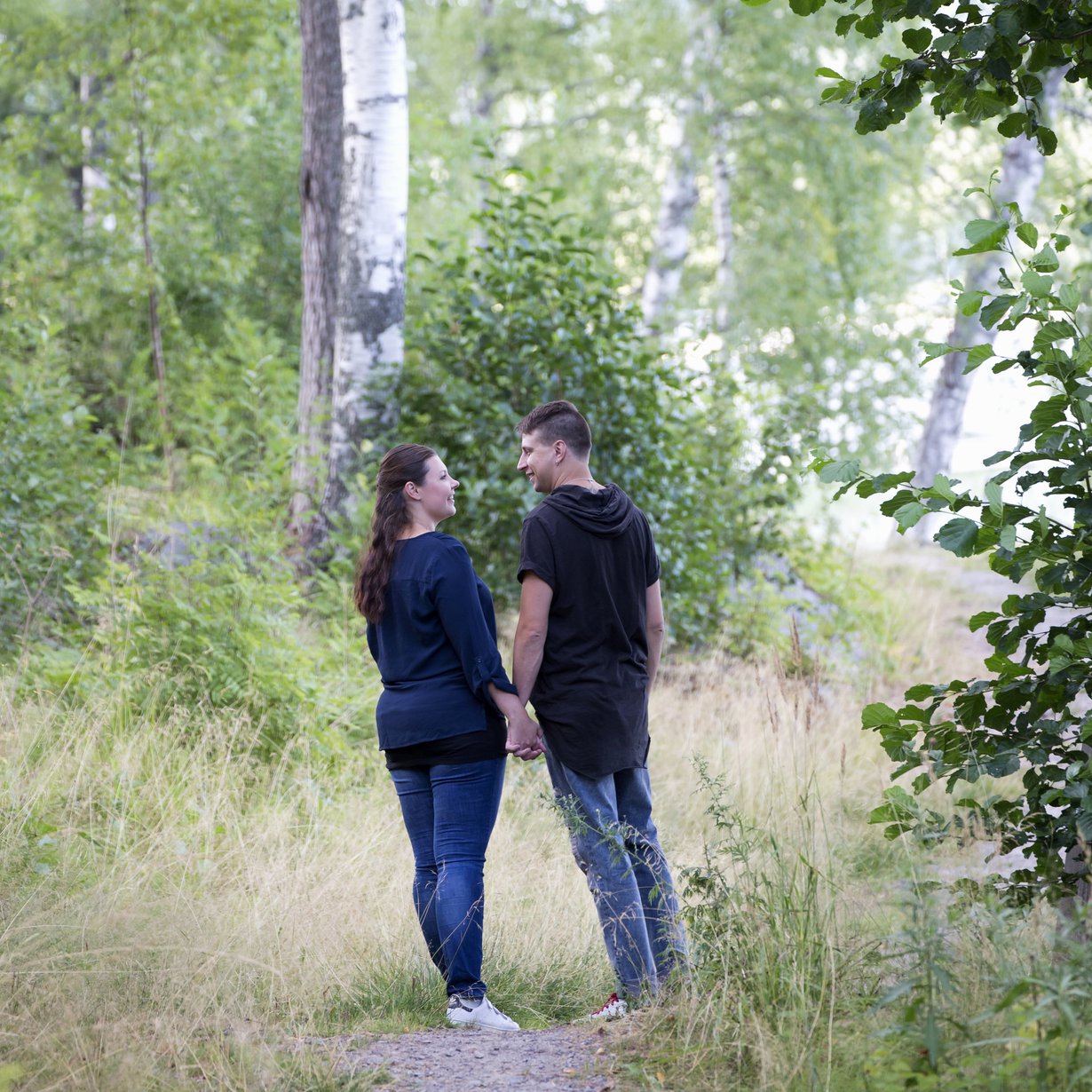 Kävelylle, leffaan tai brunssille. Katriina ja Lari käyvät treffeillä kerran kuussa.