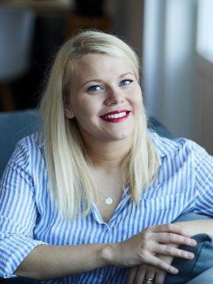 Susannan ja Ella rauhoittivat mieltään kuuntelemalla vauvojen sydänääniä kotidopplerilla. – Opimme pian erottamaan vauvat toisistaan, koska toisella oli matalampi syke kuin toisella. Kuva: <span class="photographer">Piia Arnould</span>