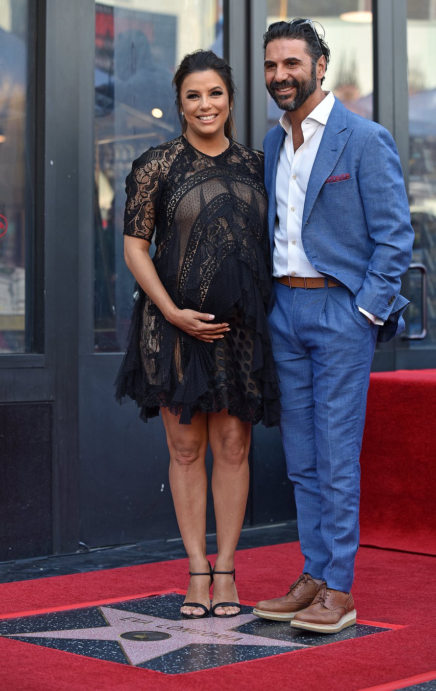 Eva Longoria ja hänen aviomiehensä José Bastón huhtikuussa Hollywoodissa, jossa Longoria sai tähden kuuluisalle Walk of Famelle. Kuva: <span class="photographer">MVPhotos</span>
