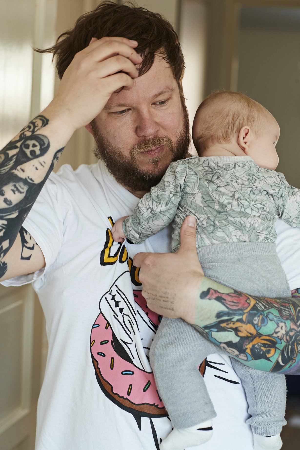 Jo esikoisen vauva-aikana Samae heräsi öisin syöttämään ja rauhoittelemaan vauvaa. Samalla hän katsoi NHL-otteluita.