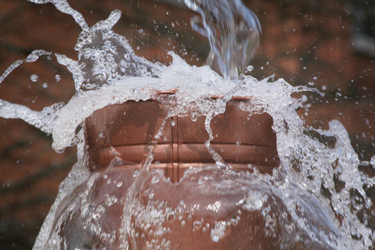 Joskus lapsivedet menevät spontaanisti, joskus joutuu vähän auttamaan. Kuva: iStockphoto