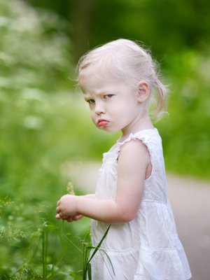 Häpeän tunne ei auta aggressiivisesti käyttäytyvää lasta. Myötätuntoinen aikuinen sen sijaan on suuri apu. Kuva: <span class="photographer">Shutterstock</span>