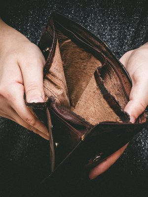 Kun toimeentulotuki oli pelkästään kuntien sosiaalitoimen myönnettävänä, maksusitoumuksen ruokakauppaan saattoi saada heti. Nyt tilanne on toinen. Kuva: <span class="photographer">iStockphoto</span>