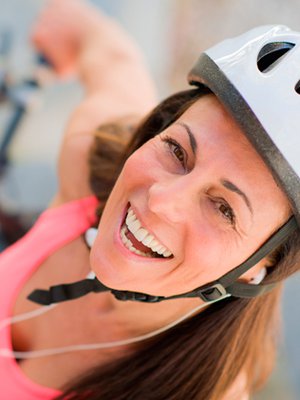 Pyöräilytyyli on kohdallaan, kun päässä on kypärä.