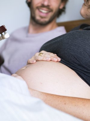 Sopivan kumppanin löytymiseen voi kulua aikaa. Tällöin myös lapsihaaveet saavat odottaa. Kuva: <span class="photographer">iStockphoto</span>