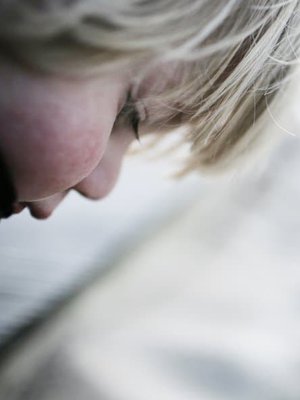 Myös päiväkodissa lapsella pitäisi olla lämpöinen syli ja oma turvapaikka. Kuva: <span class="photographer">Terhi-Anneli Bech</span>