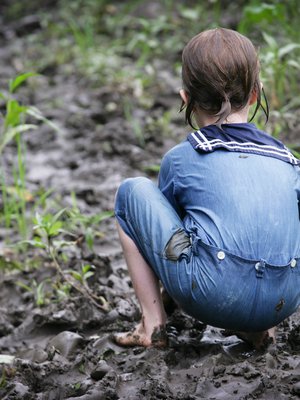 Metsässä leikkiminen parantaa vastustuskykyä. Kuva: <span class="photographer">iStockphoto</span>