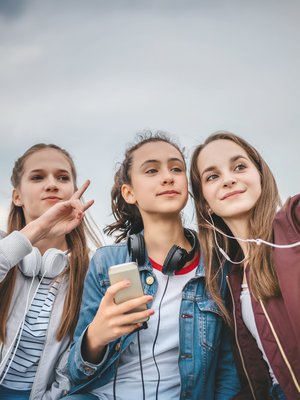 Nuoren aivot skannaavat jatkuvasti, olenko vihamielisessä vai minuun positiivisesti suhtautuvassa seurassa. Kuva: <span class="photographer">iStockphoto.</span>