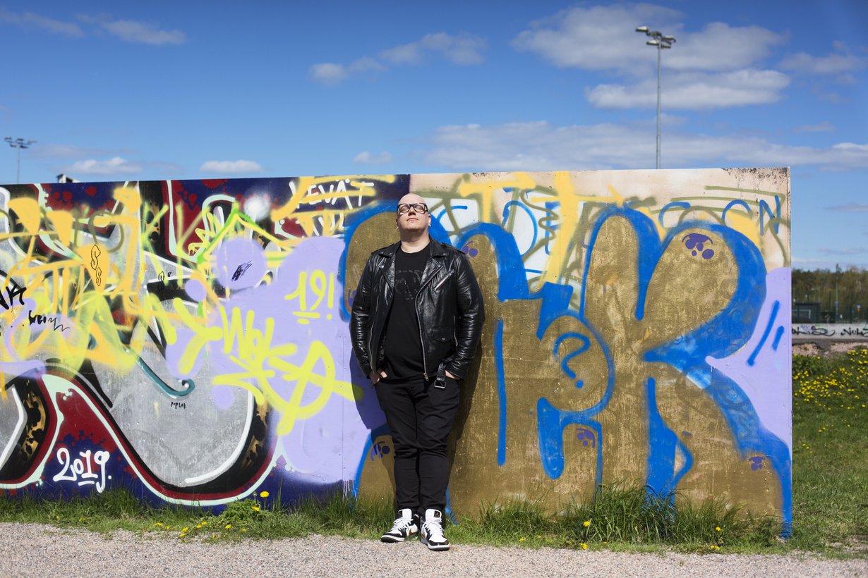 Olen aika lapsenmielinen ja hullutteleva iskä, Arttu Wiskari kertoo.