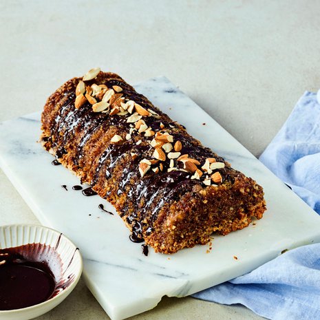 Täyteläinen ja mukavan kostea kakku sopii myös gluteenittomille.