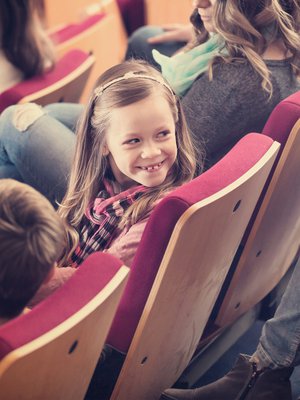 Miltä kuulostaisi koko perheen leffailta työpaikan kokoussalissa tai auditoriossa? Kuva: <span class="photographer">iStockphoto</span>