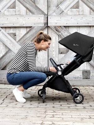 Matkarattaita kannattaa kokeilla lapsi kyydissä ja sekä kadulla että epätasaisessa maastossa. Kuva: <span class="photographer">Silver Cross</span>