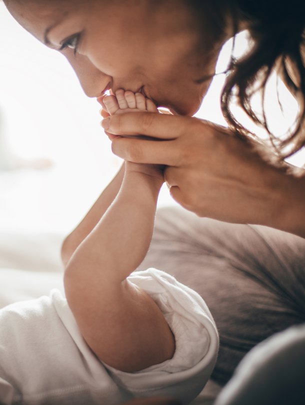 Lämmin vuorovaikutus vanhemman kanssa vaikuttaa vauvan sosiaaliseen kehitykseen. Kuva: <span class="photographer">iStockphoto</span>