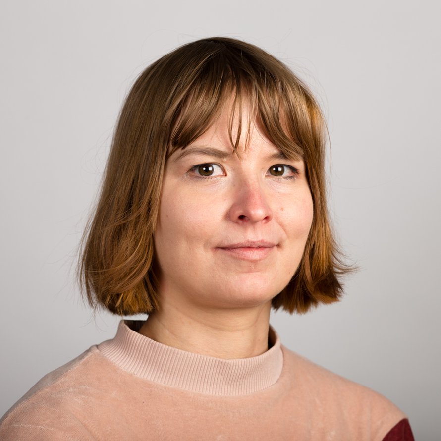 Empaattisuus lisää empatiaa, tutkija Silja Martikainen kertoo Teinit, niitä on vain pakko rakastaa -podkastin aivoista kertovassa osassa. Kuuntele podcast jutun lopusta. Kuva: <span class="photographer">Joel Grandell</span>