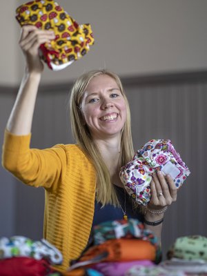 Älä mieti liikaa, vaan kokeile rohkeasti, on Sisko Eskelisen ykkösneuvo kestovaippailua aloittavalle. Kuva: <span class="photographer">Juha Metso</span>