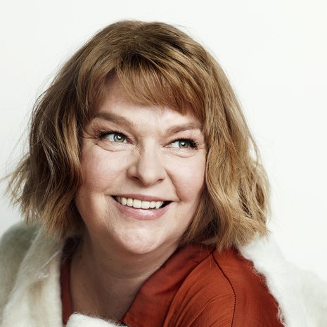”Nautin siitä, että kalenterini on täynnä”, Elina sanoo.