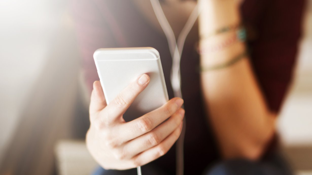 Tellonymillä voi lähettää toiselle nimettömiä viestejä. Käyttäjät ottavat myös kuvakaappauksia viesteistä ja jakavat niitä muille. Kuva: iStockphoto