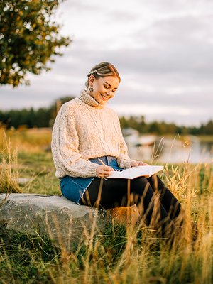 Reilu vuosi sitten Noora Marja-aho aloitti unettomuuden nettiterapian. "Kokonaisuus tuntui niin mietityltä, että harjoitusten tekeminen oli nautinto. Helppoa se ei silti aina ollut", hän tunnustaa.