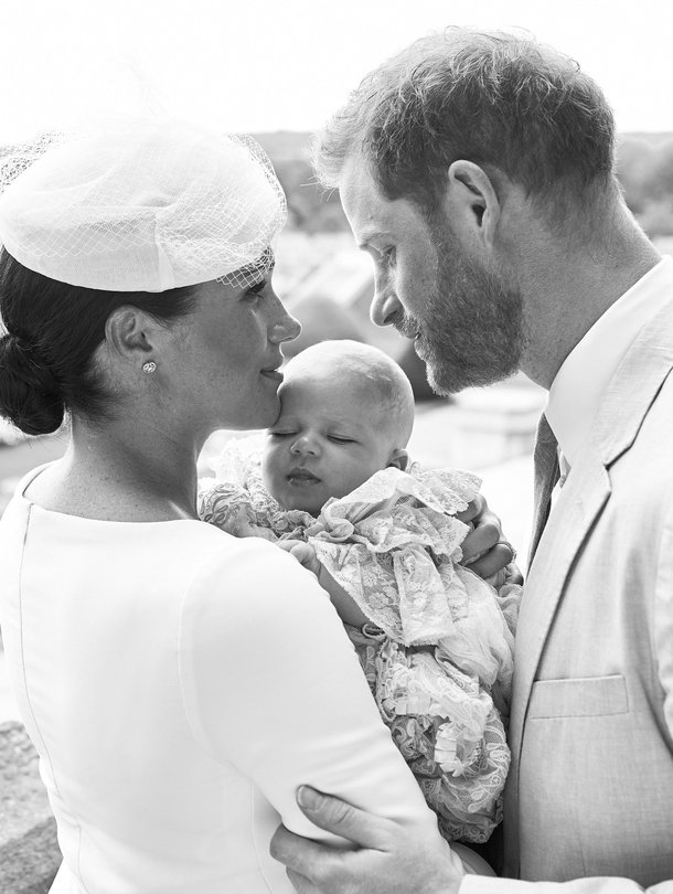 Archie-vauva oli puettu ristiäismekkoon, jota on käyttänyt myös Willliamin ja Katen kuopus, prinssi Louis.