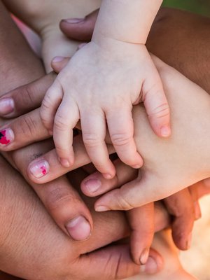 Uusperheen arki toimii, kun kaikki kokevat olevansa perheessä yhtä tärkeässä roolissa. Kuva: <span class="photographer">iStockphoto</span>
