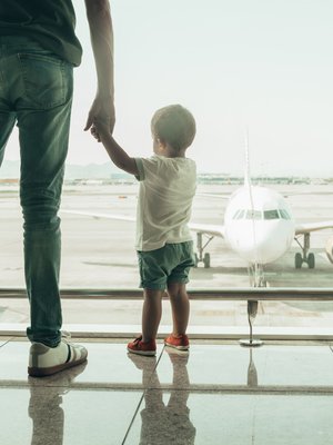 Kohta mennään! Jotta maahantulo sujuu kohdemaassa jouhevasti, mukaan kannattaa pakata lupalappu.