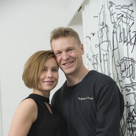 Heidi ja Toni Nieminen menivät naimisiin 2015. Heillä on kaksi yhteistä lasta sekä molemmilla kaksi lasta aiemmista liitoistaan. Kuva: <span class="photographer">Ville Honkonen / Sanoma-arkisto</span>