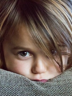 Hän ei ole ainoa: ihmisillä on ylipäätään taipumus painottaa kielteisiä asioita. Piirre on ollut selviytymisen  kannalta hyödyllinen. Kuva: <span class="photographer">iStockphoto</span>