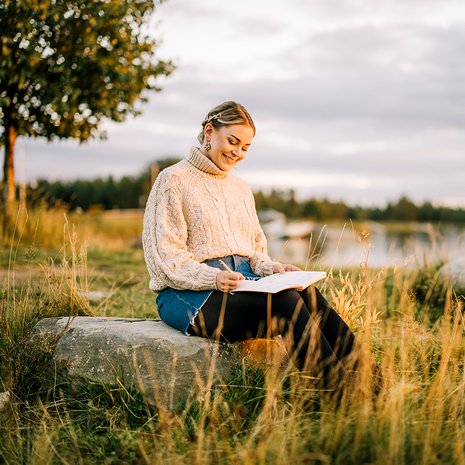 Reilu vuosi sitten Noora Marja-aho aloitti unettomuuden nettiterapian. "Kokonaisuus tuntui niin mietityltä, että harjoitusten tekeminen oli nautinto. Helppoa se ei silti aina ollut", hän tunnustaa.