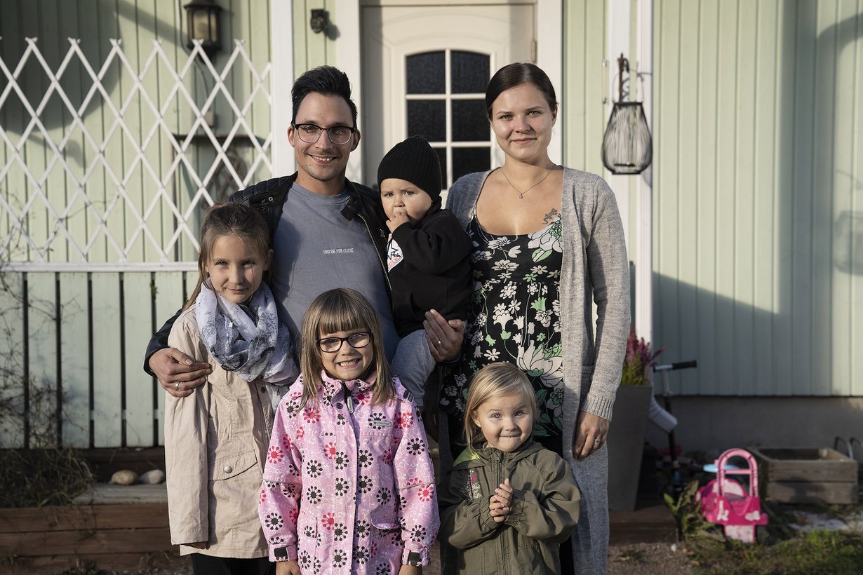Valtosten perheen äiti Susanna palaa töihin kymmenen vuoden kotiäitiyden jälkeen. Kuva: AVA