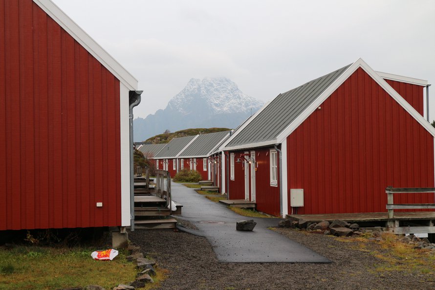 Rorbut eli kalastajamökit ovat tyypillisiä majoittumispaikkoja Lofooteilla.