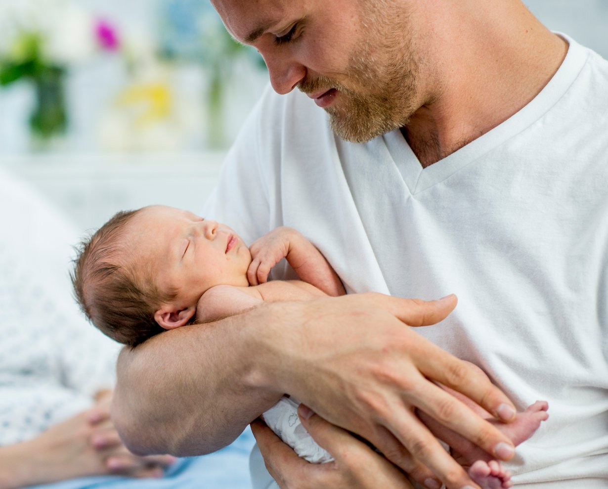 ”Parasta oli, kun mies silitti. Kertoi, kuinka ylpeä on minusta”, eräs äiti kertoo. Kuva: iStockphoto