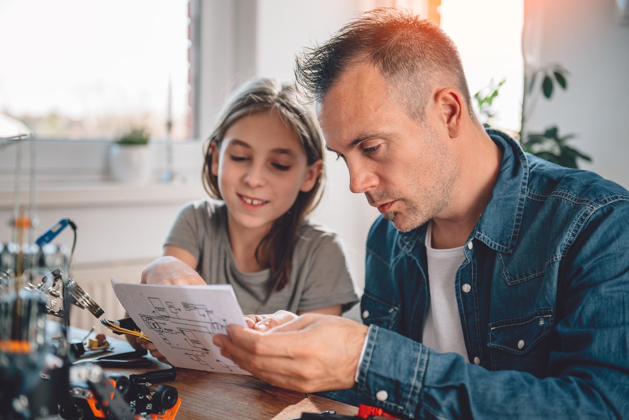 Mitä rakennetaan? Lelussa tärkeintä voi olla kasaamisen hetki. Kuva: iStockphoto
