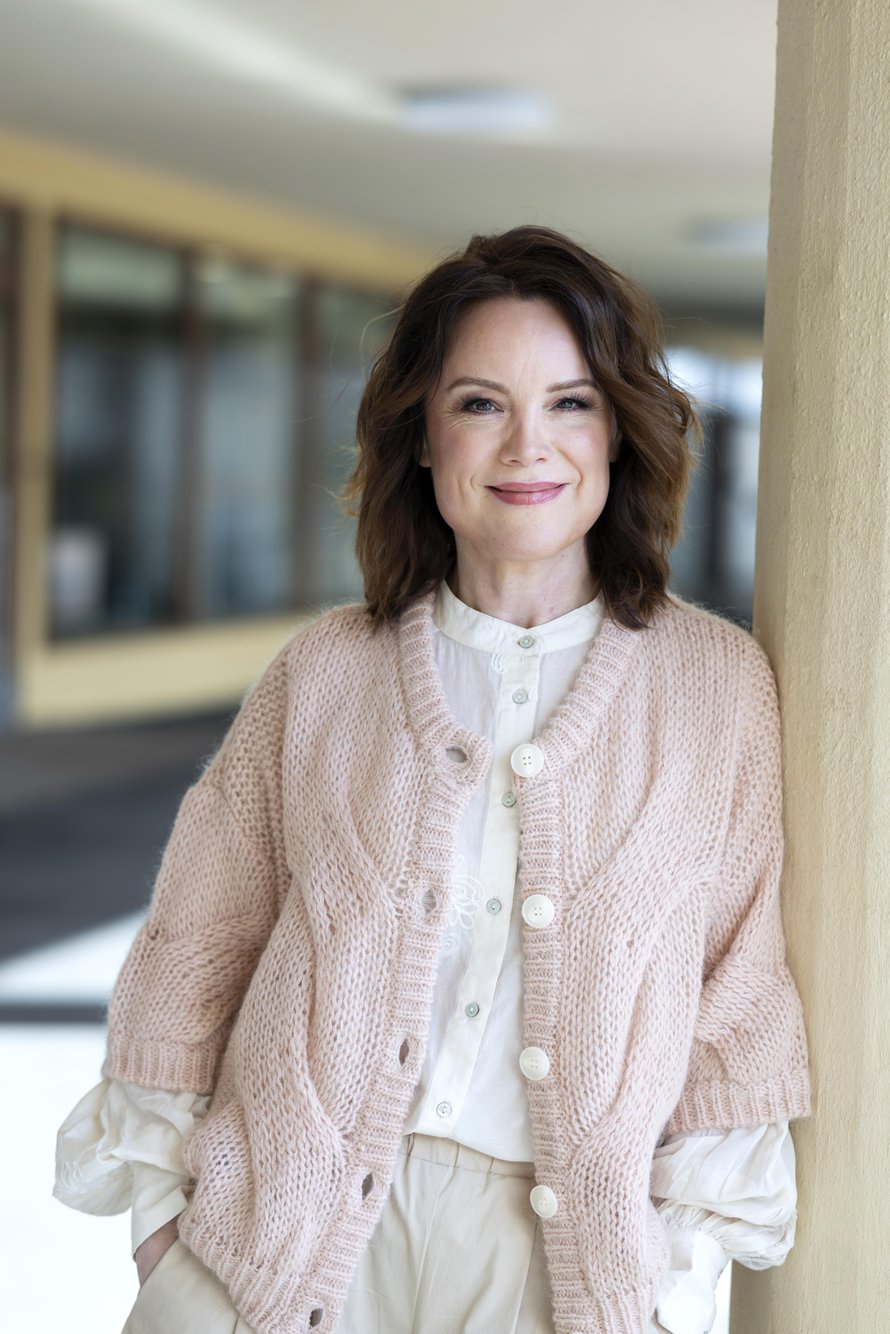 "Sairastumisen myötä olen antanut itselleni luvan vain olla. Se on edelleen vaikeaa, sillä olen luonteeltani suorittaja", Emma Salokoski sanoo.