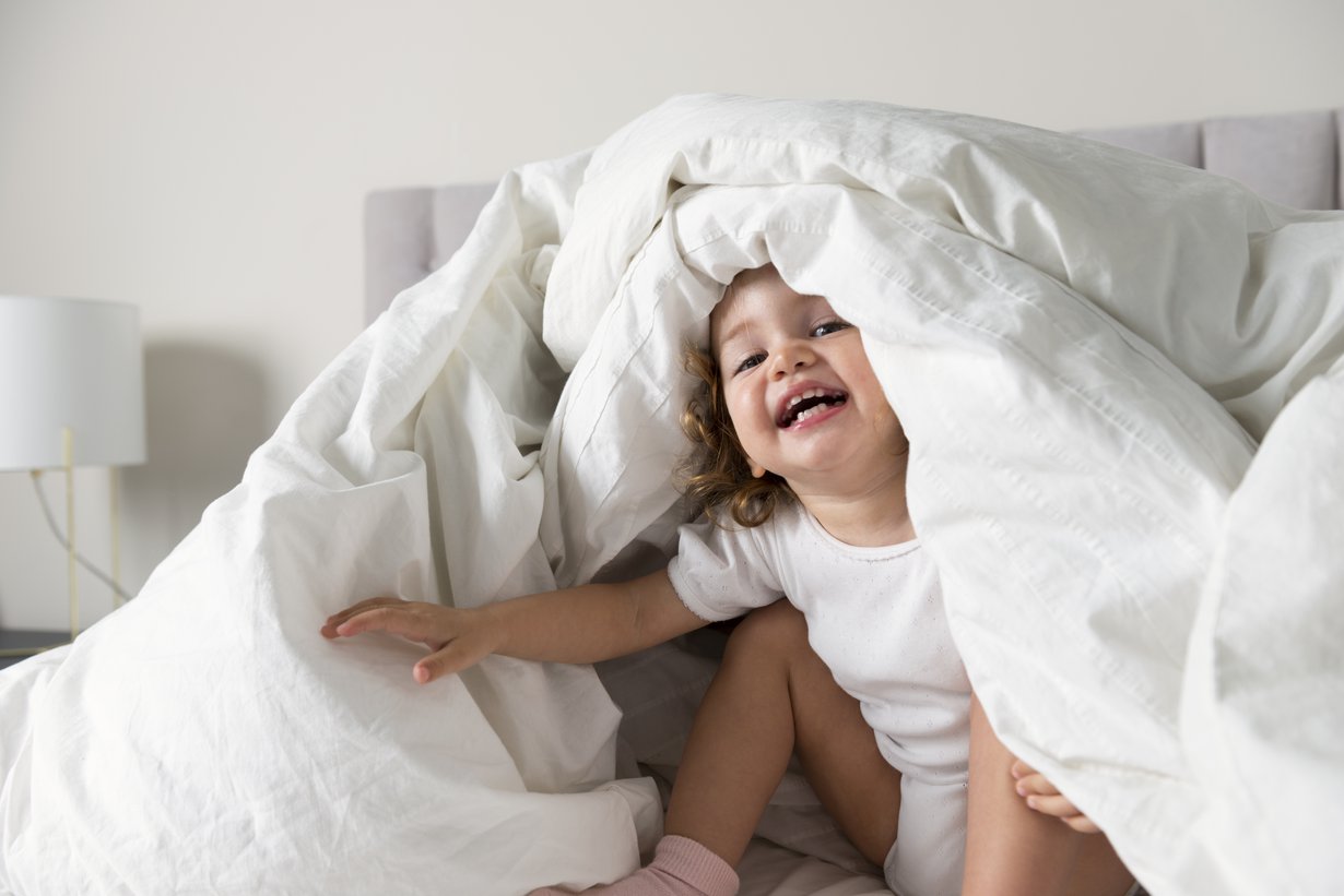 Tuttu tilanne? Leikki kiinnostaa, nukkuminen ei. Kuva: iStockphoto