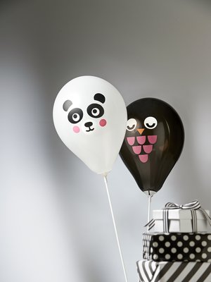 Kukkuu! Ekat juhlijat ovatkin jo paikalla. Kuva: <span class="photographer">Juha Salminen</span>