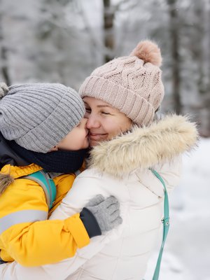Lapsen kysymyksiin omasta alkuperästään on hyvä vastata mahdollisimman avoimesti. Tärkeintä on luoda lapselle tunne, että vanhemmat halusivat juuri hänet tähän perheeseen. Kuva: <span class="photographer">iStockphoto.</span>