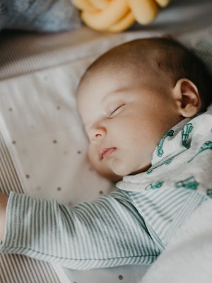 Pieni vauva nukkuu yli puolet vuorokaudesta, joten varsinkin hyvä patja on tärkeä hankinta. Kuva: <span class="photographer">iStock</span>