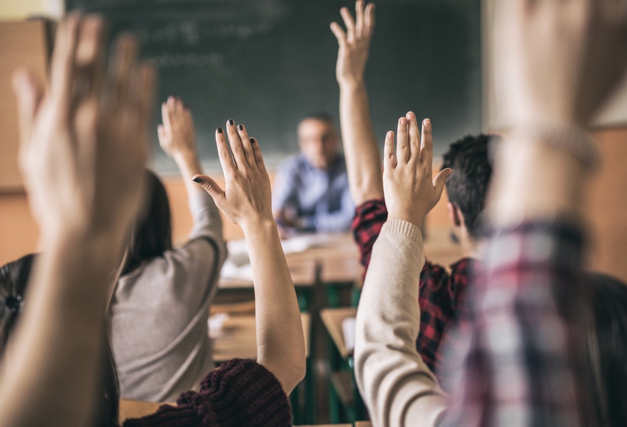 Kaikki vanhemmat viittaavat innokkaana, kun etsitään innokkaita mokkapalan leipojia puffettiin? Kuva: iStockphoto.