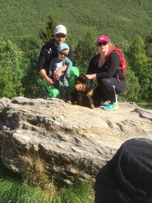 Hilkan ja Jarin perheen elämässä luonto on tärkeässä osassa. Myös perheen kolmevuotias esikoinen ja juhannuksena syntynyt kuopus pääsevät mukaan. Kuva: <span class="photographer">Hilkan ja Jarin kotialbumi</span>