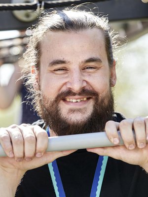 Lastentarhanopettaja Vesa-Pekka Karinen kannustaa vanhempia seikkailemaan lasten kanssa. Kuva: <span class="photographer">Juha Salminen</span>