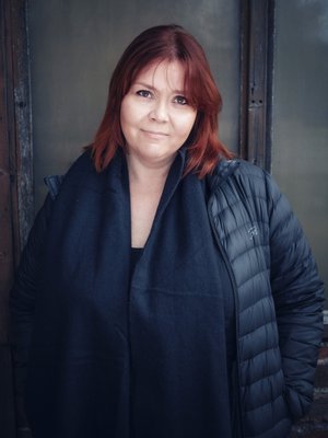 Kirjeitä tuntemattomalle nuorelle -kirja syntyi, kun Anna-Maria Talvio pyysi elämää kokeneita suomalaisia kirjoittamaan kirjeen tuntemattomalle nuorelle. Kuva: <span class="photographer">Toni Härkönen</span>