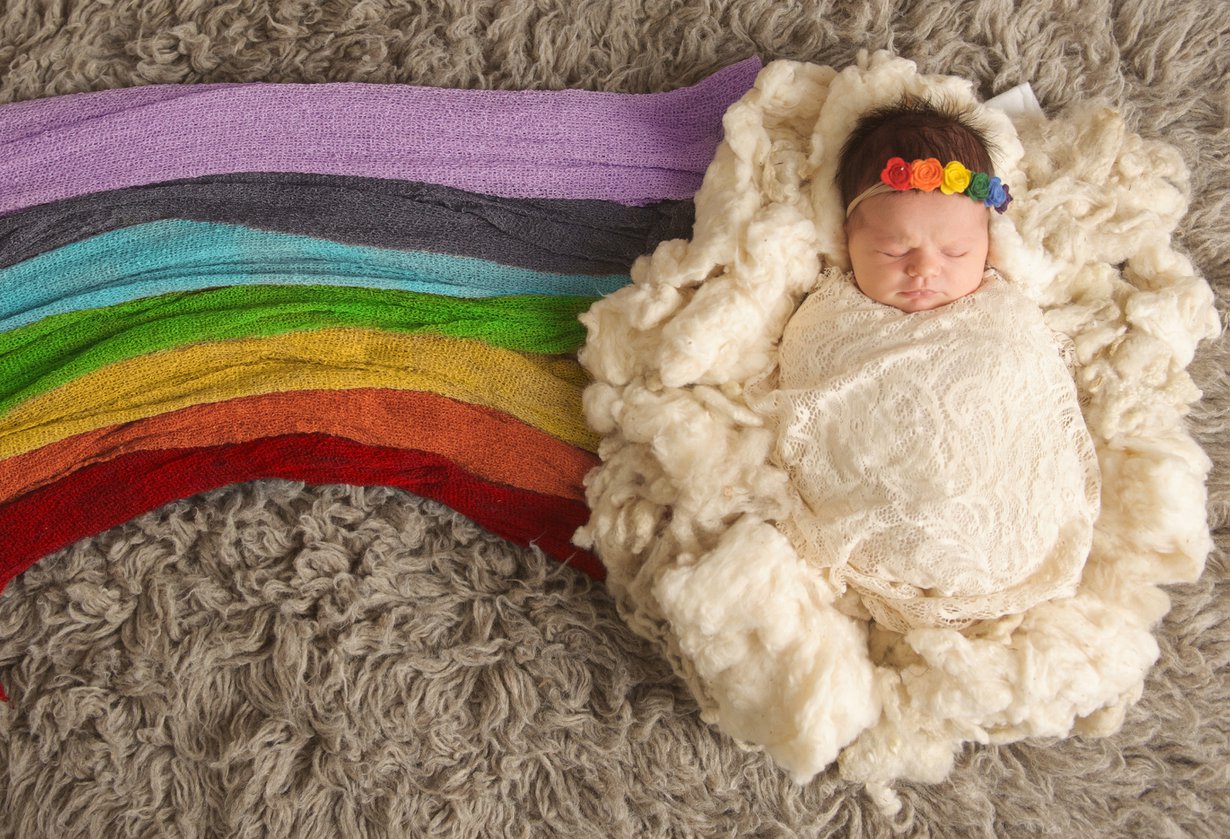 Vaikka myrskypilvet eivät ole vielä kaikonneet, antaa värikäs sateenkaari toivoa tulevaisuuteen. Kuva: iStockphoto