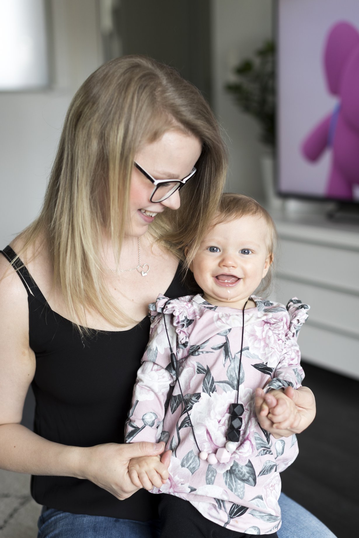 Heini-äiti maustaa Iian soseita reippaasti sipulilla, valkosipulilla ja kuivatuilla yrteillä.